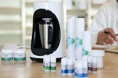 把工廠‘搬進(jìn)’美容院？！揭秘明星私人定制護(hù)膚品的誕生全過程